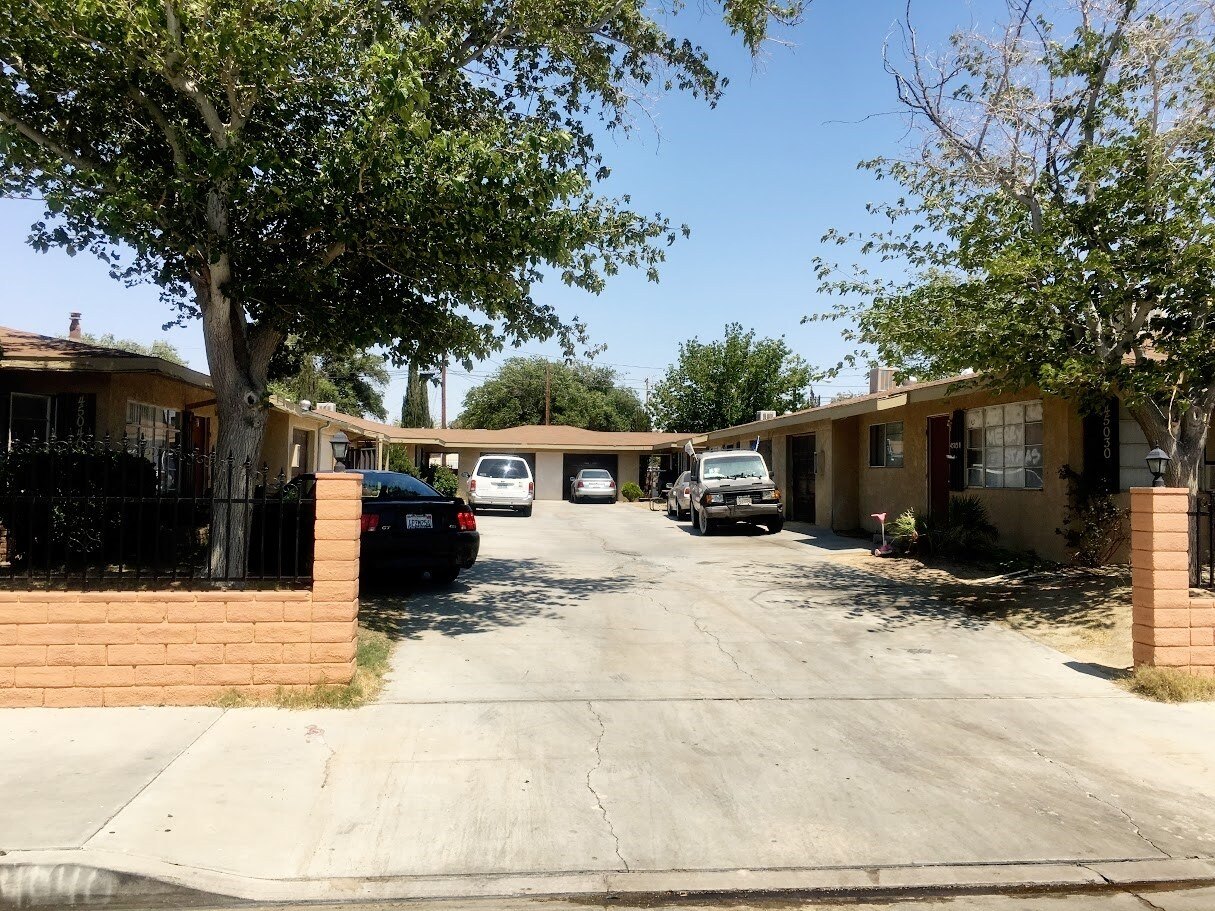 45038 Spearman Ave., Lancaster, CA 93534